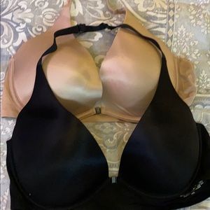 2 Victoria’s Secret plunge bras 38c
